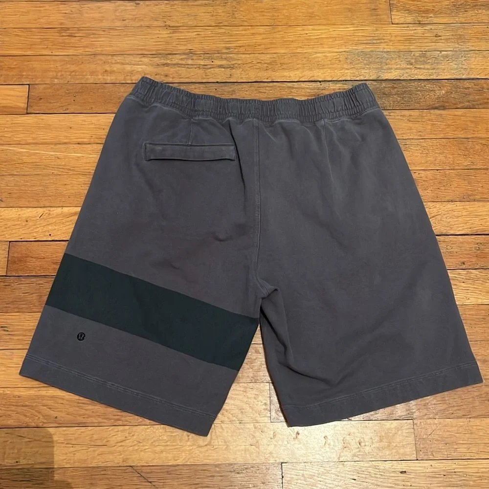 Lululemon Men’s Rise Shorts in Soot Light Grey, size L/XL